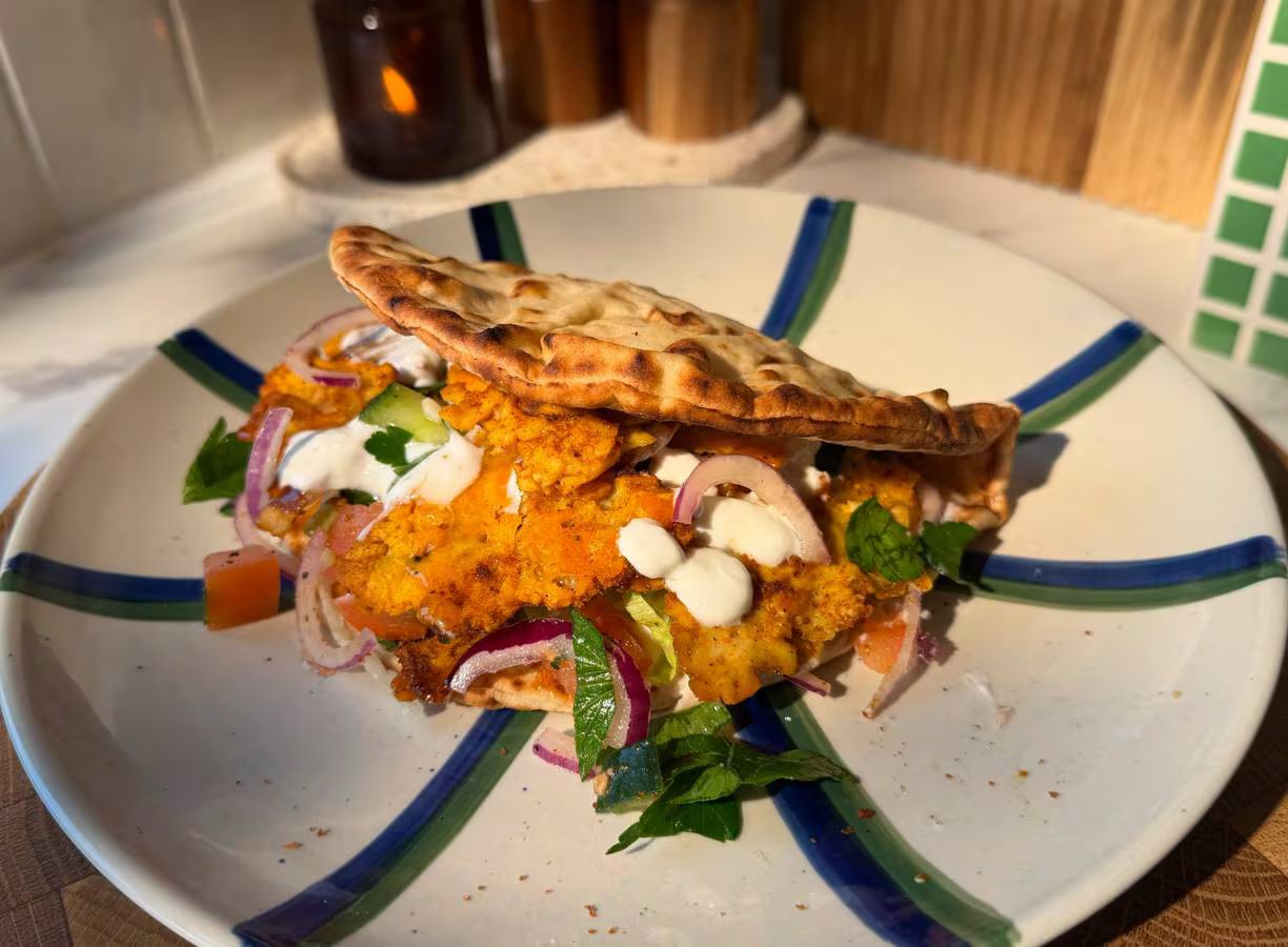 Halloumi 'shoarma' op eiwitrijk flatbread